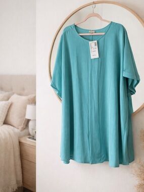 Avenue Teal Blouse NWT Size 26/28 Plus Size Flowy Short Sleeve Top